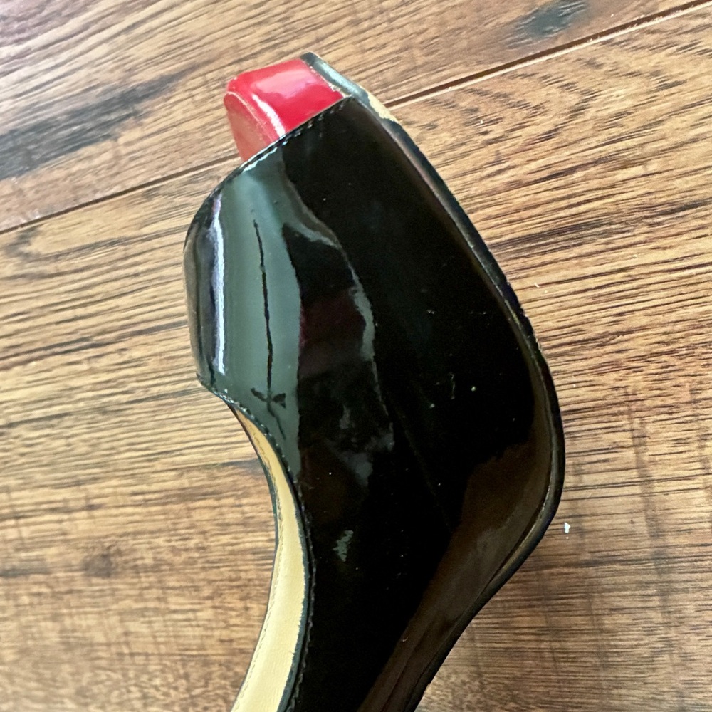 EUC AUTHENTIC Christian Louboutin
Very privé patent leather peep toe heels - Picture 7 of 10